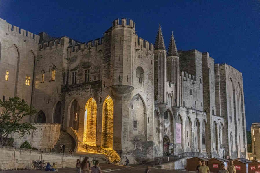 Francia - Avignon 060 - Palacio de Los Papas - imagen nocturna.jpg